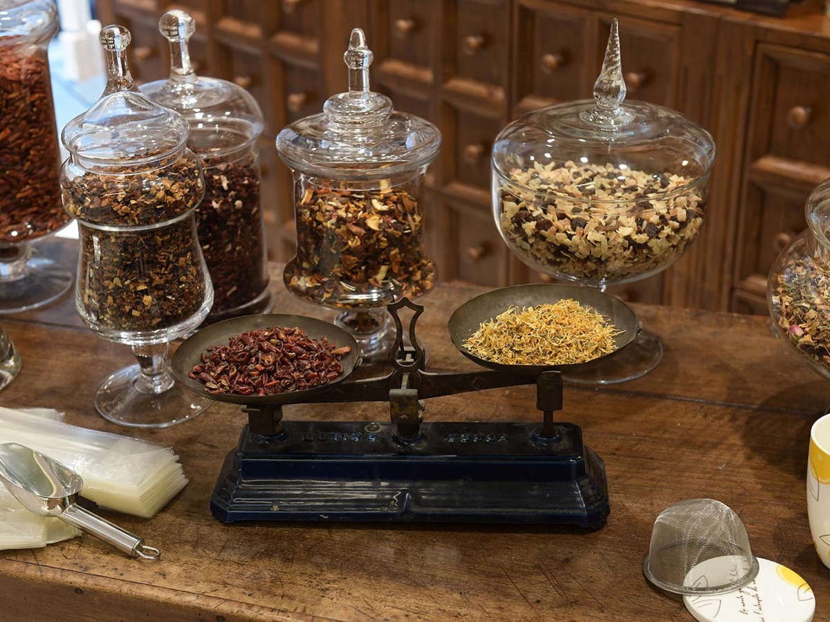 Dettaglio storico della Farmacia Aita